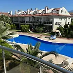 Calis'da Denize Sifir Oezel Plajli Lueks Apartament