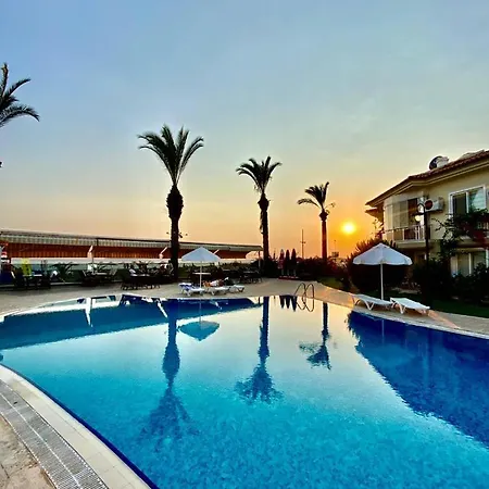 Sunset Club Denize Sifir Oezel Plaj *