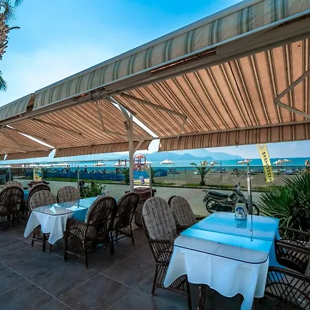 Sunset Club Denize Sifir Oezel Plaj