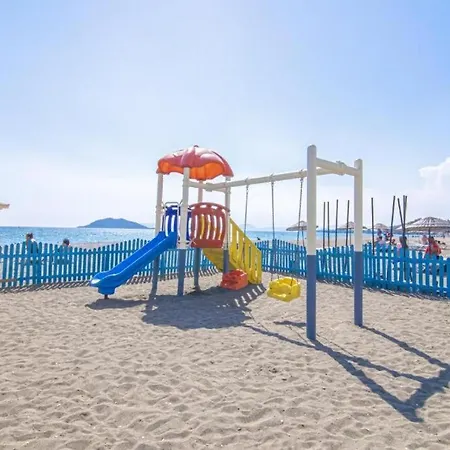 Fethiye Çalış'da Denize Sıfır Özel Plajlı Lüks Daire Apartamento Fethiye