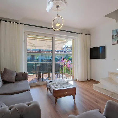 Fethiye Çalış'da Denize Sıfır Özel Plajlı Lüks Daire Apartamento Fethiye