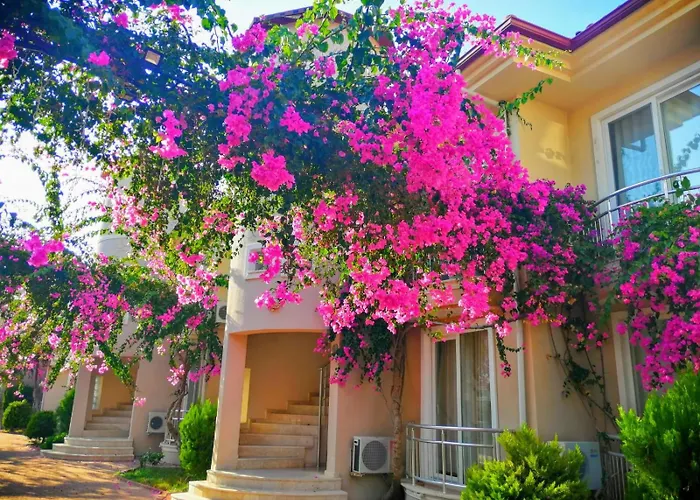 Calis'da Denize Sifir Oezel Plajli Lueks Apartament *