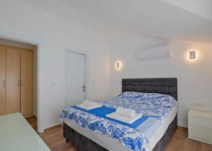 çalış'da Denize Sıfır özel Plajlı Lüks Daire