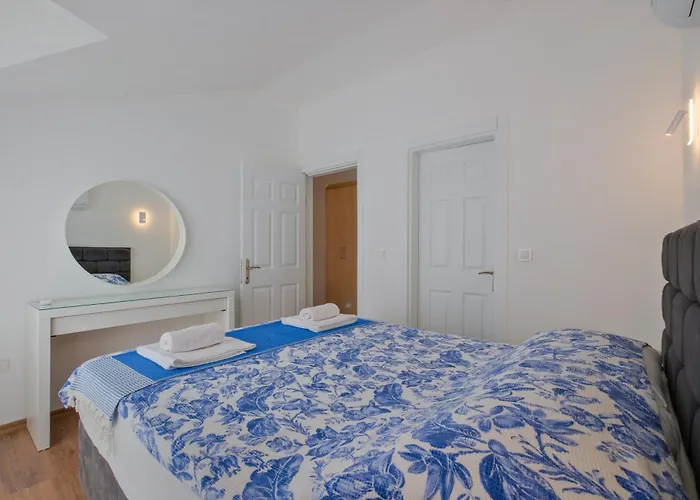 Calis'da Denize Sifir Oezel Plajli Lueks *